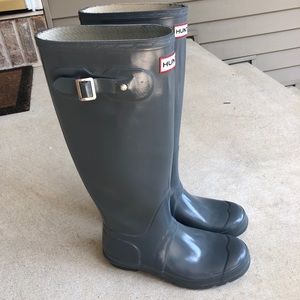 HUNTER gray rain boots (tall gloss)